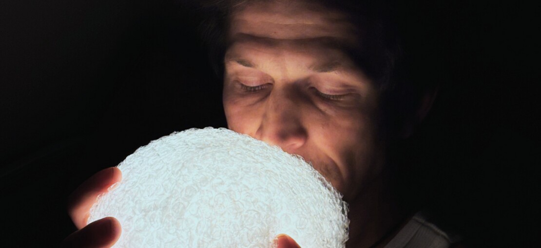 Obrázek k článku Peklo vánočních písní #3: Igor Orozovič strouhá hoblinky měsíce. Jeho šanson je důstojný