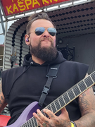 Náhledový obrázek k článku Třicátý ročník Rock for People zahájil tajný koncert na valníku. Vyvrcholí s Guns N' Roses