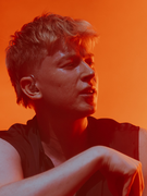 Náhledový obrázek k článku Z PRVNÍ ŘADY: Adam Mišík v Karlíně? Skvělí hosté i energie, ale unavený hlas