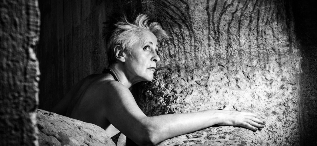 Obrázek k článku RECENZE: Monika Načeva tentokrát uspokojí každého ctitele české poezie