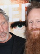 Náhledový obrázek k článku Roger Waters vykopnul syna z kapely. Ten teď hraje v revivalu Pink Floyd
