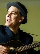 Náhledový obrázek k článku NAŽIVO: Prodaný vinyl znamená víc než půl milionu na Spotify. Svět potřebuje Jamese Harriese