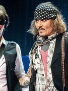 Náhledový obrázek k článku Johnny Depp míří s kytarou do Prahy. Bude hostem legendy Jeffa Becka