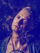 Náhledový obrázek k článku Jakub König: Texty přicházejí  v hejnech. Mezitím schnou barvy