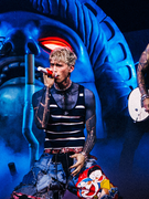 Náhledový obrázek k článku NAŽIVO: Machine Gun Kelly nadchl O2 arenu. Tak vypadá rocková americana