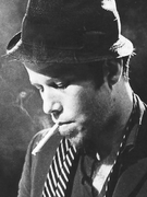 Náhledový obrázek k článku Pětasedmdesátník Tom Waits. Příběh začátků milovníka valčíků, který hodně pil a hodně zpíval