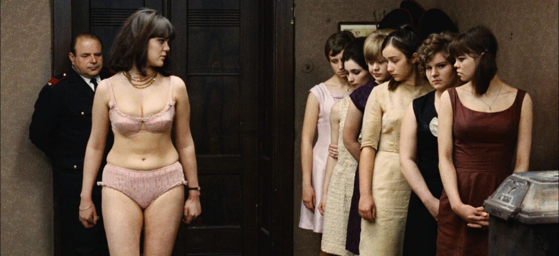 Obrázek k článku VLČKOVIZE: Komunisti  v maskáčích i Kaťáci. Bizarní  kouzlo plesů odnesl čas