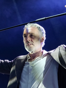 Náhledový obrázek k článku RECENZE: Baxter Dury v tanečním hávu? Hlava se kýve, ze slov mrazí