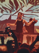 Náhledový obrázek k článku NAŽIVO: Gufrau přepadli fanoušky z balkónu. Na vyprodaném křtu překvapili František Prachař s Matem213