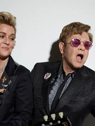 Náhledový obrázek k článku GLOSA: Elton John zní jako zamlada. S Brandi Carlile dává lekci rokenrolu