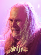 Náhledový obrázek k článku NAŽIVO: Visací zámek prosvištěl historií. Známka punku je jejich šlehačkou na dortu