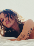 Náhledový obrázek k článku GLOSA: Miley Cyrus přizvala legendy. Fleetwood Mac i David Byrne jí sluší