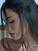 Náhledový obrázek k článku RECENZE: Madison Beer chybí odvaha se vymezit. Průměrem prolézá s odřenýma ušima