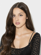 Náhledový obrázek k článku Olivia Rodrigo a The 1975 jsou headlinery Glastonbury. Charli XCX přiveze „brat summer“