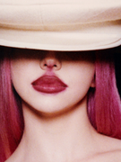 Náhledový obrázek k článku GLOSA: Poběhlice z KGB. Slovenka Adéla opět dráždí Ameriku