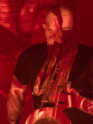 Náhledový obrázek k článku NAŽIVO: Saxofonista Colin Stetson v kostele roztančil i sochy svatých