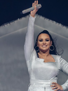 Náhledový obrázek k článku „Nejspíš mi hráblo,“ říká Ewa Farna a brousí si zuby na Eden