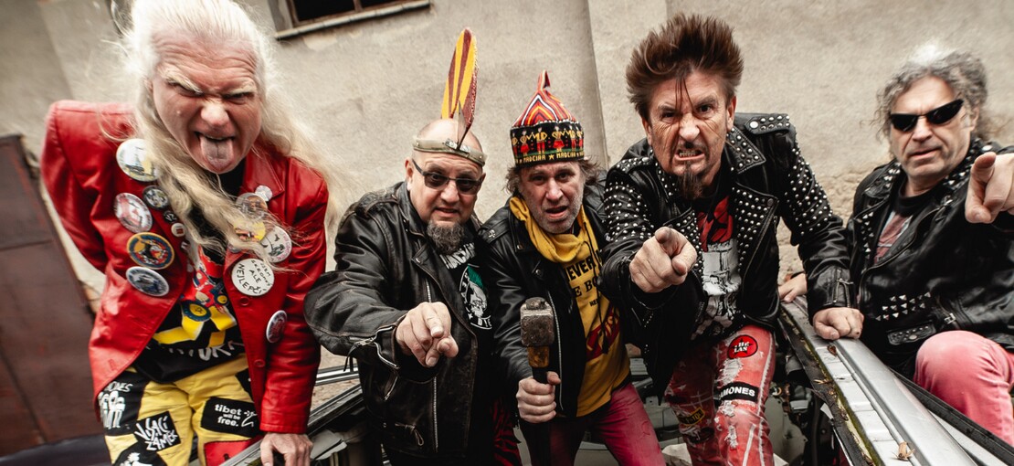 Obrázek k článku NEJLEPŠÍ ČESKÁ ALBA ČTVRTSTOLETÍ (50–41): Známka punku od Visáčů i Nohavica ve formě