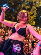 Náhledový obrázek k článku VLČKOVIZE: Holky to berou po zádech aneb tajemství skoků do publika