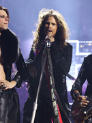 Náhledový obrázek k článku Překvapivá pocta Ozzymu Osbournovi znovu spojila Aerosmith. Zářil i Yungblud