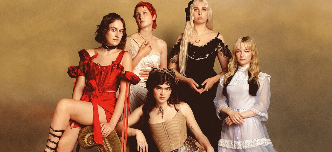 Obrázek k článku RECENZE: Oheň The Last Dinner Party nehasne.  Divošky potvrzují výjimečnost