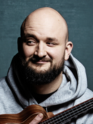 Náhledový obrázek k článku RECENZE: Pokáč na skvělé dětské desce dýchá na záda Třem čuníkům