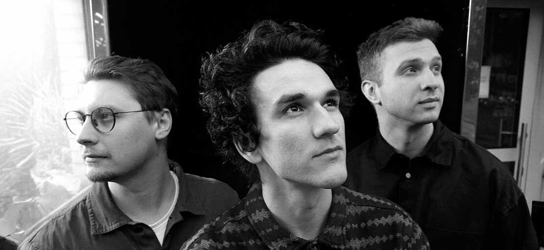 Obrázek k článku Lokál: Seznamte se s Atomy Nevadí. Objevem z města mezi chemičkou a mlhou