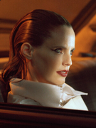 Náhledový obrázek k článku RECENZE: Mateřství i šum temné hmoty. Návrat Anny Calvi je pozoruhodný