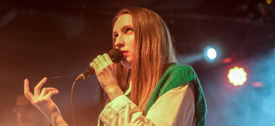 Obrázek k článku RECENZE: Barvy jim sluší. Dry Cleaning rostou  s každým poslechem