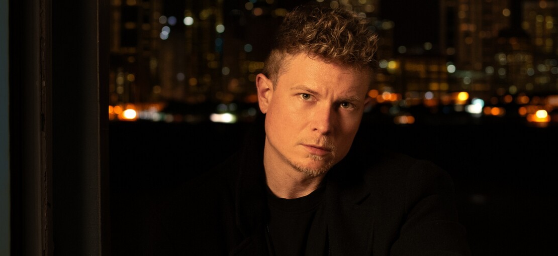 Obrázek k článku GLOSA: Miro Šmajda prý dospěl. Za zpěvu Prší prší kopuluje a klišé se vrší