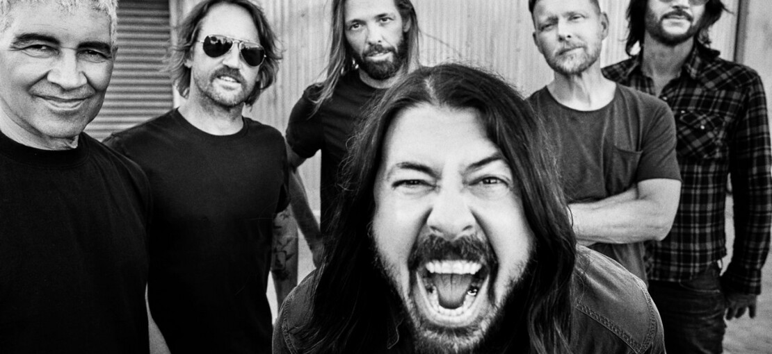 Obrázek k článku GLOSA: Foo Fighters překvapili fanoušky. Spekuluje se, kdo je tajemný nový bubeník