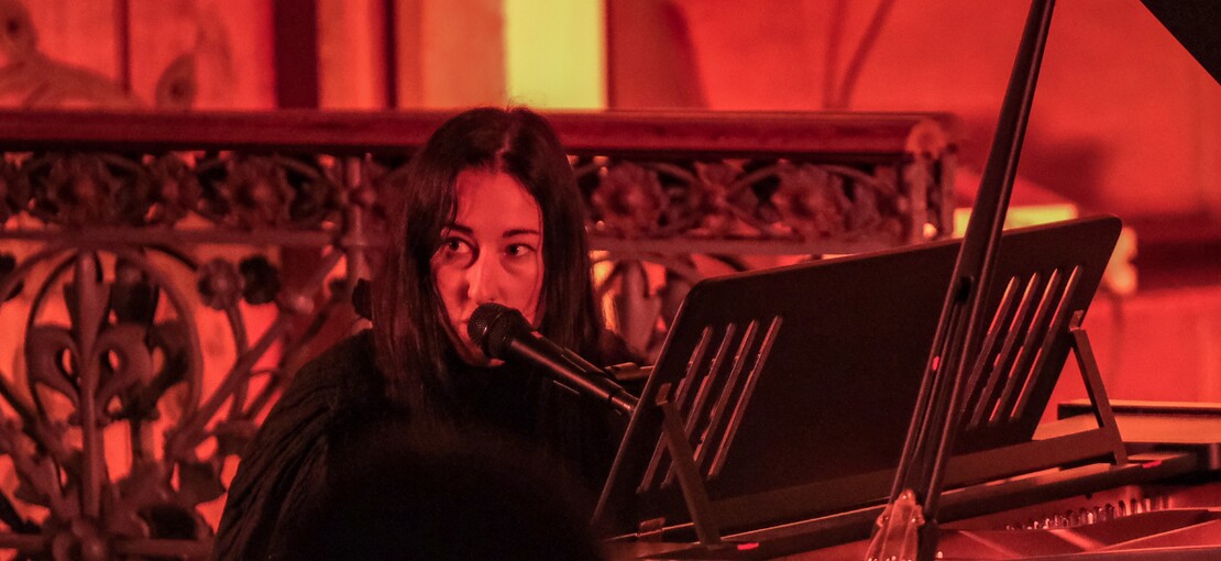 Obrázek k článku NAŽIVO: Zpěv, ticho a svíčky. Zola Jesus v Brně omámila intenzitou