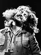 Náhledový obrázek k článku „Divím se,  že jsem přežil.“ Divoký životní příběh Iana Gillana z Deep Purple