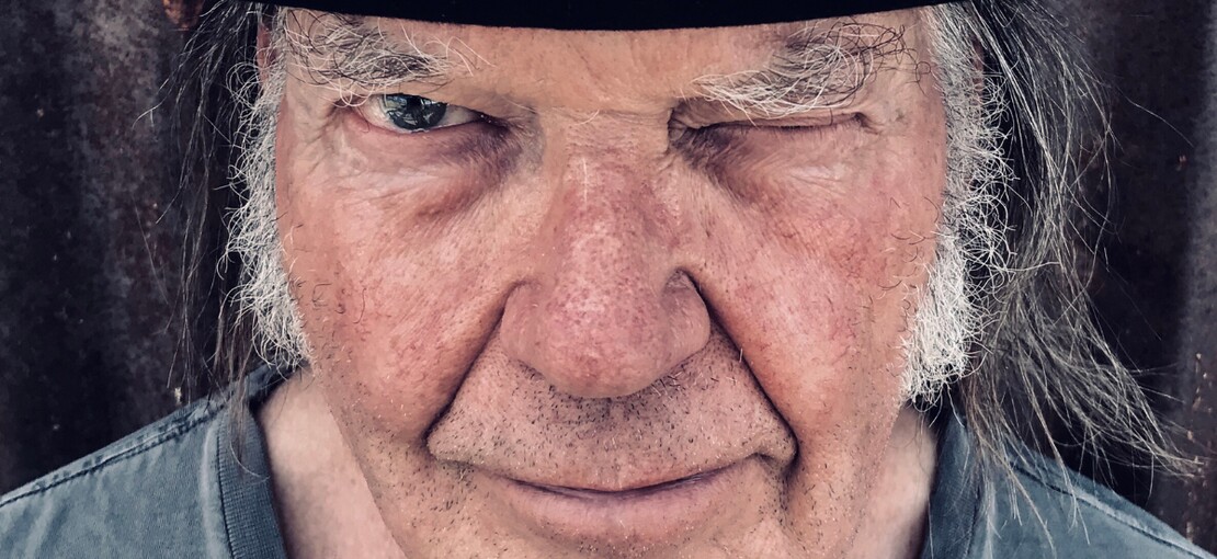Obrázek k článku Divoký hřebec, legenda folk rocku i kmotr grunge. Neil Young slaví osmdesátku