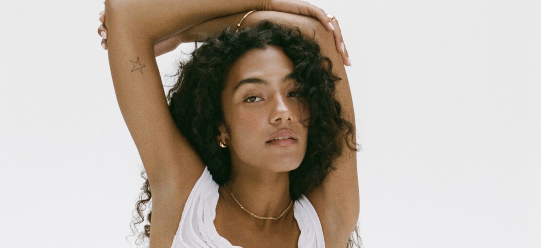 Obrázek k článku THE BEST OF 2025: Soul je zpátky! Objev roku Olivia Dean vrací do hry opravdovou hudbu