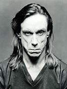 Náhledový obrázek k článku Svéráz Iggy Pop ukázal prostředníček velkým labelům a stále si jde svou cestou