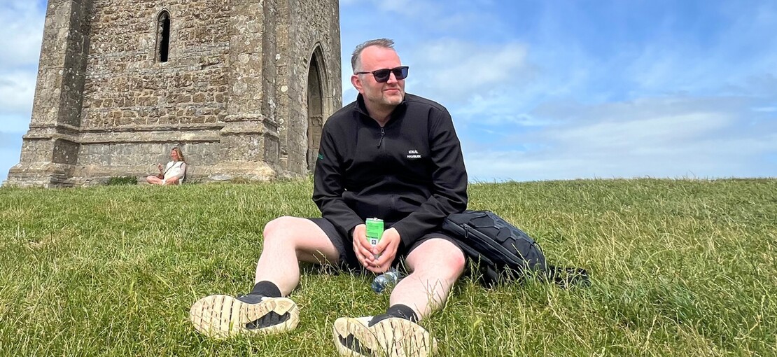 Obrázek k článku REPORTÁŽ: Jak se dostat do Glastonbury? Autem, lodí, pěšky i s vozíkem