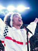 Náhledový obrázek k článku Glosa: Whitney Houston ve filmu prožívá slávu i fetem nasáklé manželství
