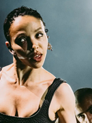 Náhledový obrázek k článku NAŽIVO: Všechny oči na FKA Twigs. Prahu uchvátila tancem i zpěvem