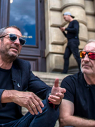 Náhledový obrázek k článku RECENZE: Švarní šohajové nezapřou zkušenosti a rukopis Čechomoru. Škoda toho popu