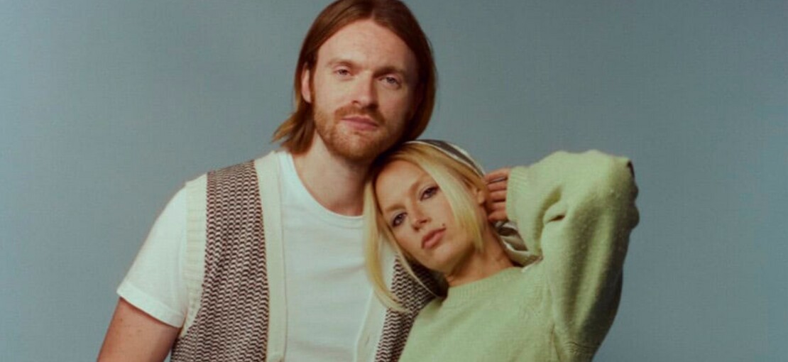 Obrázek k článku RECENZE: Finneas našel autentické hudební já. Superkapela The Favors vzývá vkusné retro